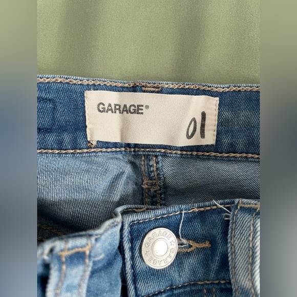 Distressed/ripped denim (Garage) - Picture 2 of 3